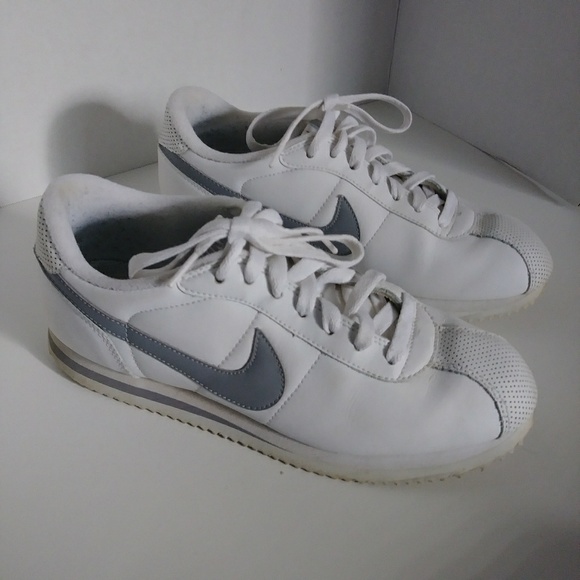 Nike Shoes - Nike Shoes 7.5 Men or 9.5 Women